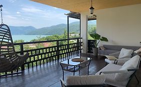 Panorama Ananuri Guest House